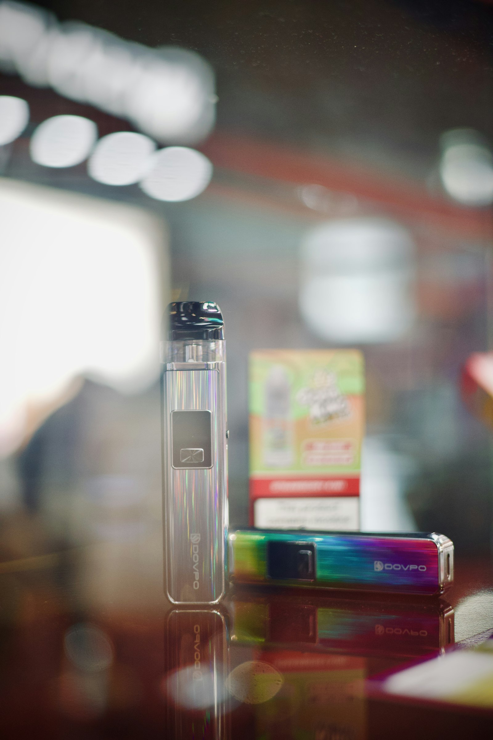 Flacons d'e-liquide alignés, supports de différents ratios PG/VG